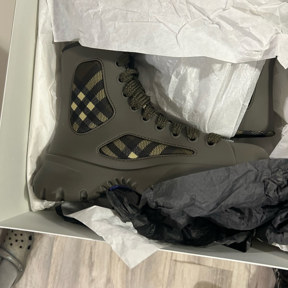 Burberry Men's Boots in Olive and Black - Picture 2 of 3